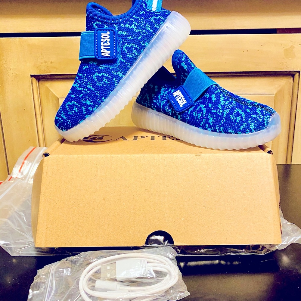 NWT Kids/Toddlers LED Shoes